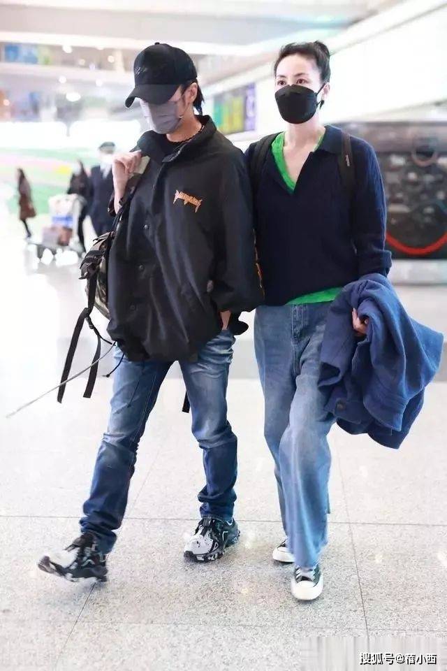 “王菲”穿得越佛系越高级一身宽松打扮简约又时髦气场无敌了